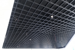 trần nhôm caro màu đen