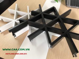 trần-nhôm - Caro-tam giác