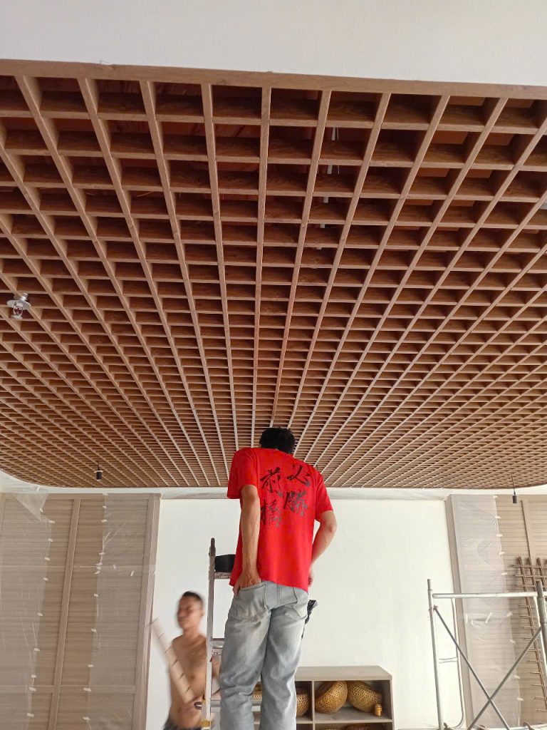 Trần nhôm caro vân gỗ